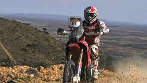 Paulo Gonçalves e Hélder Rodrigues elogiam moto com que vão competir no Dakar