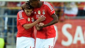 Talisca surpreende na Luz