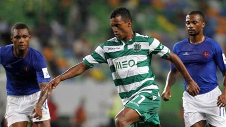 Nani com um único Patrício em campo