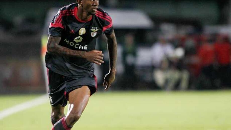 Talisca recupera e ainda pode ser opção