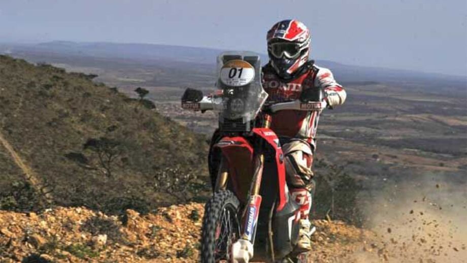 Paulo Gonçalves e Hélder Rodrigues elogiam moto com que vão competir no Dakar