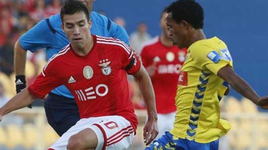 Nico dono da bola e Kuca ficou a ver