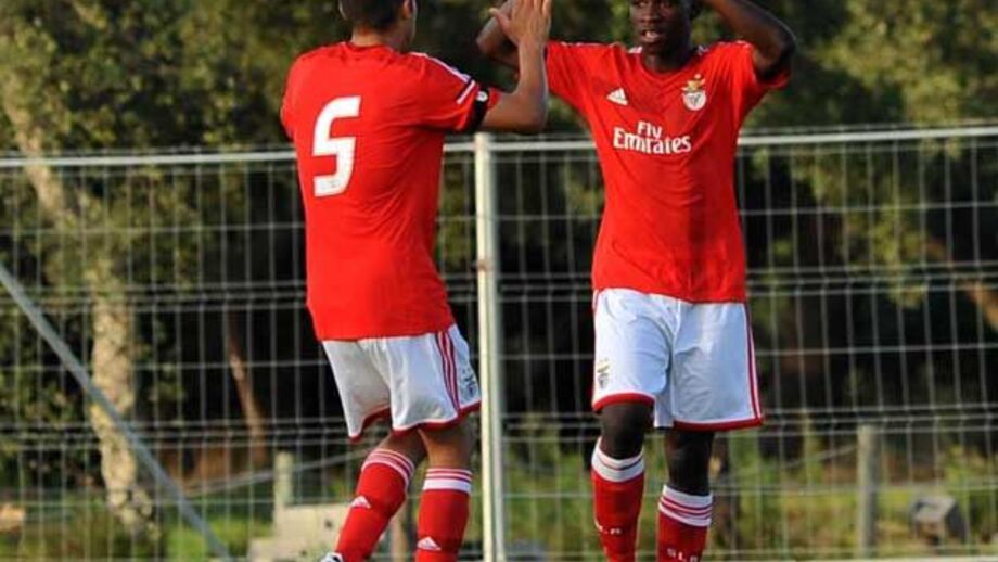 Juniores: Benfica vence Sacavenense (3-1)