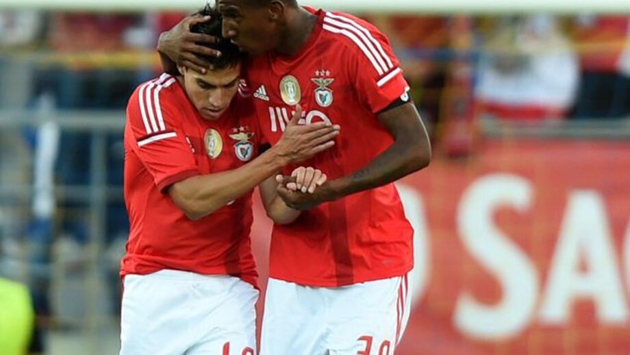 Talisca surpreende na Luz
