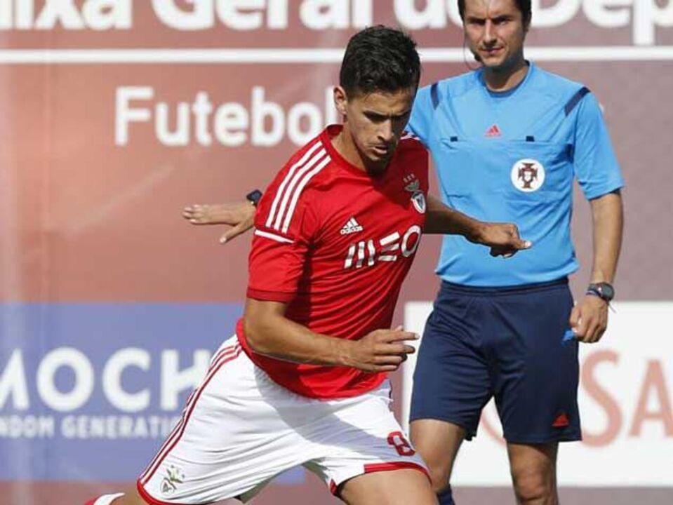 Benfica B-Santa Clara, 1-1: Açorianos astutos levam um ponto do Seixal