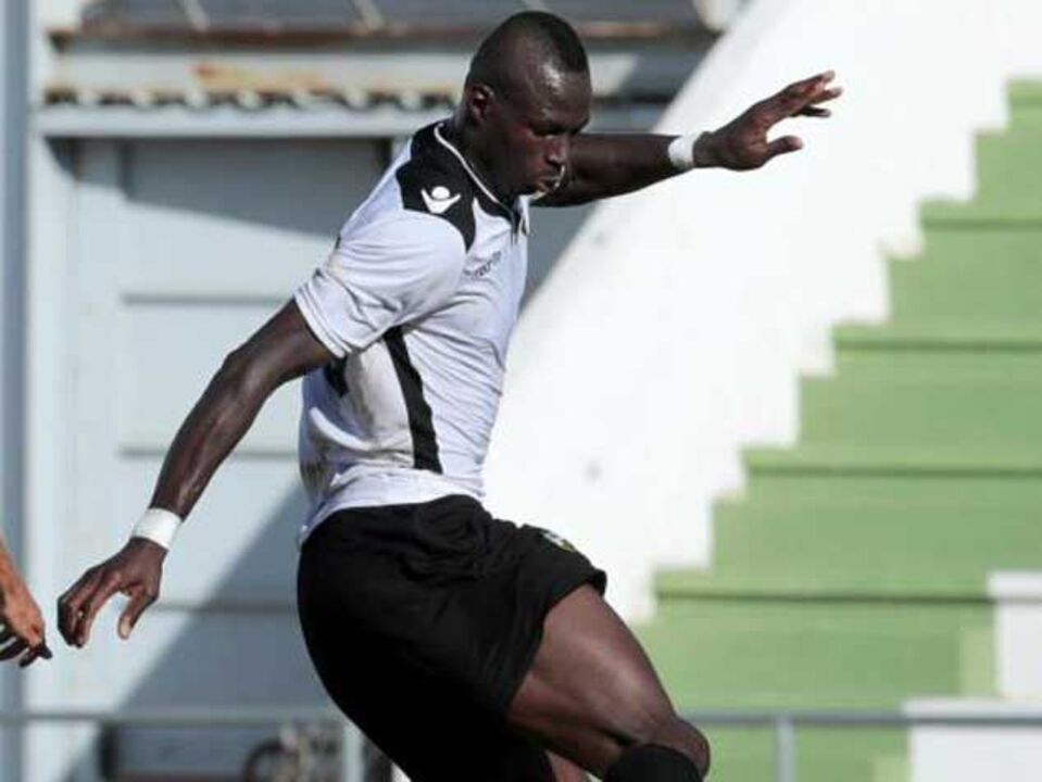 Farense-V. Guimarães B, 1-1: Empate no fecho da jornada