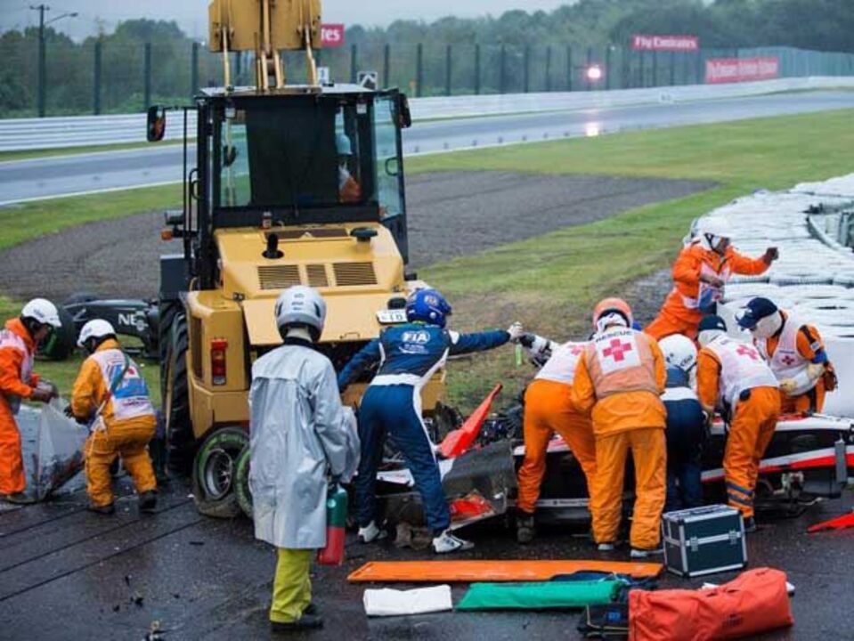O que faz um trator no meio do expoente da competição automóvel
