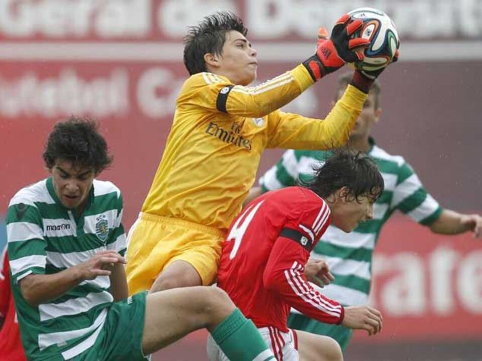 Iniciados: Dérbi louco termina em empate entre Benfica e Sporting