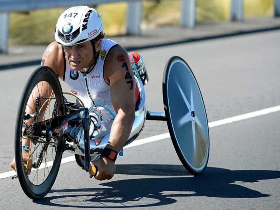 Alessandro Zanardi acelera no Ironman