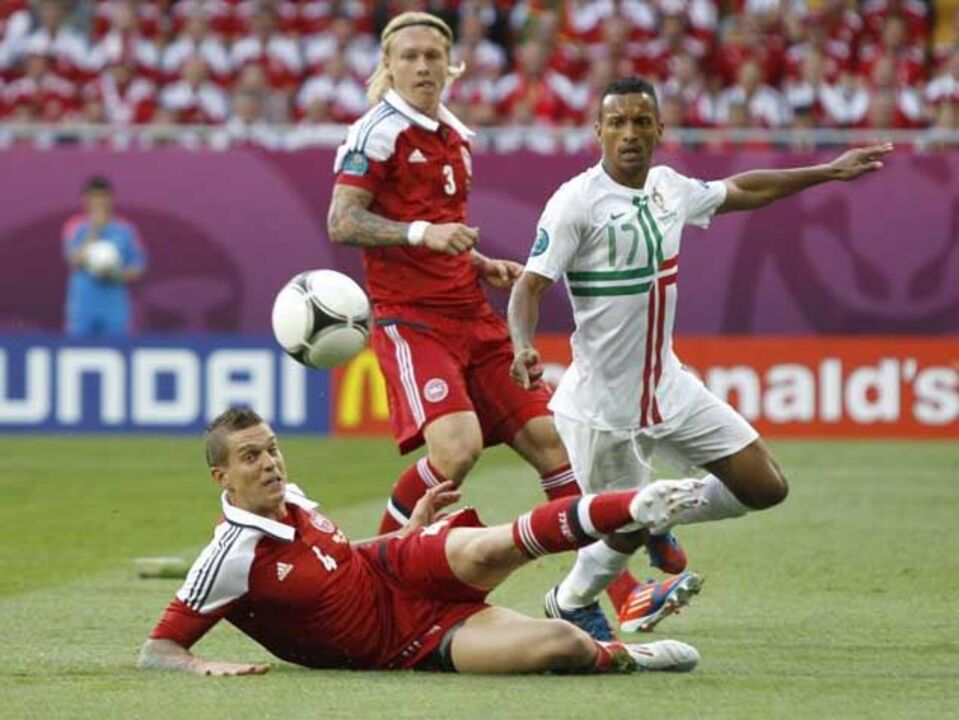 Dinamarca: Capitão Agger espera defrontar Portugal