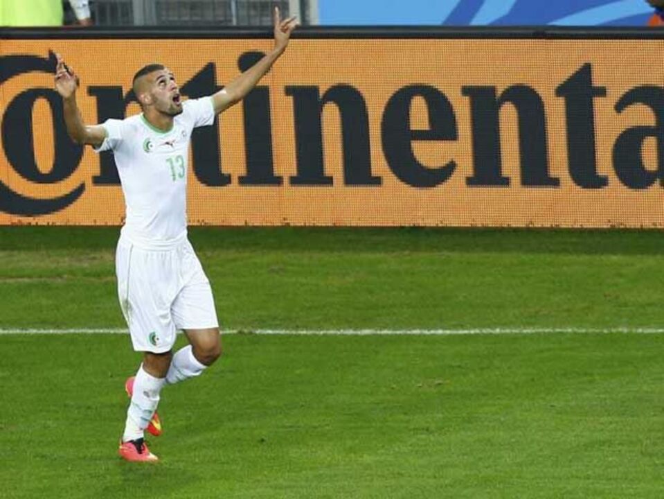 Slimani em grande na vitória da Argélia