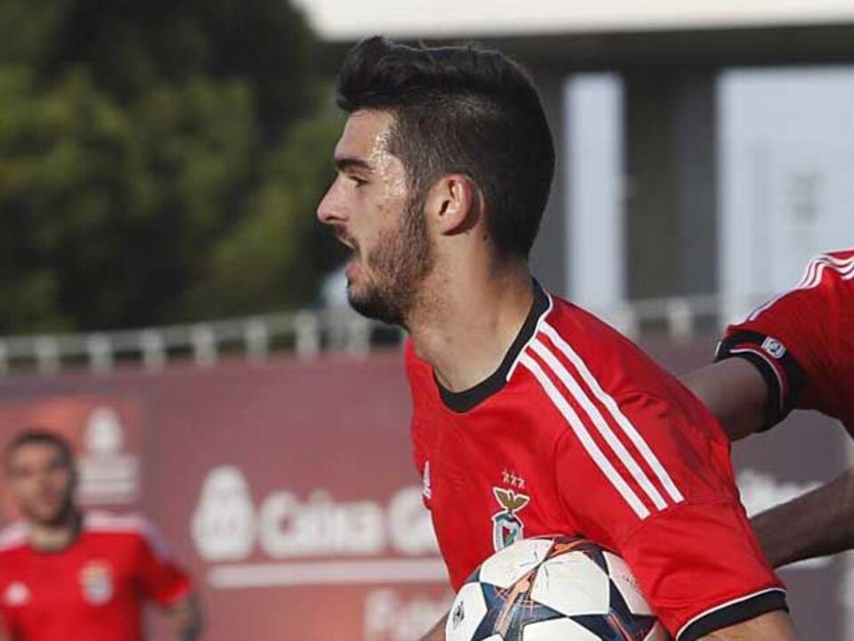 Juniores: Benfica empata mas mantém liderança