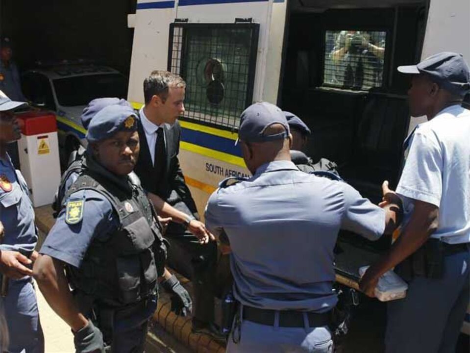 Família de Pistorius aceita veredicto