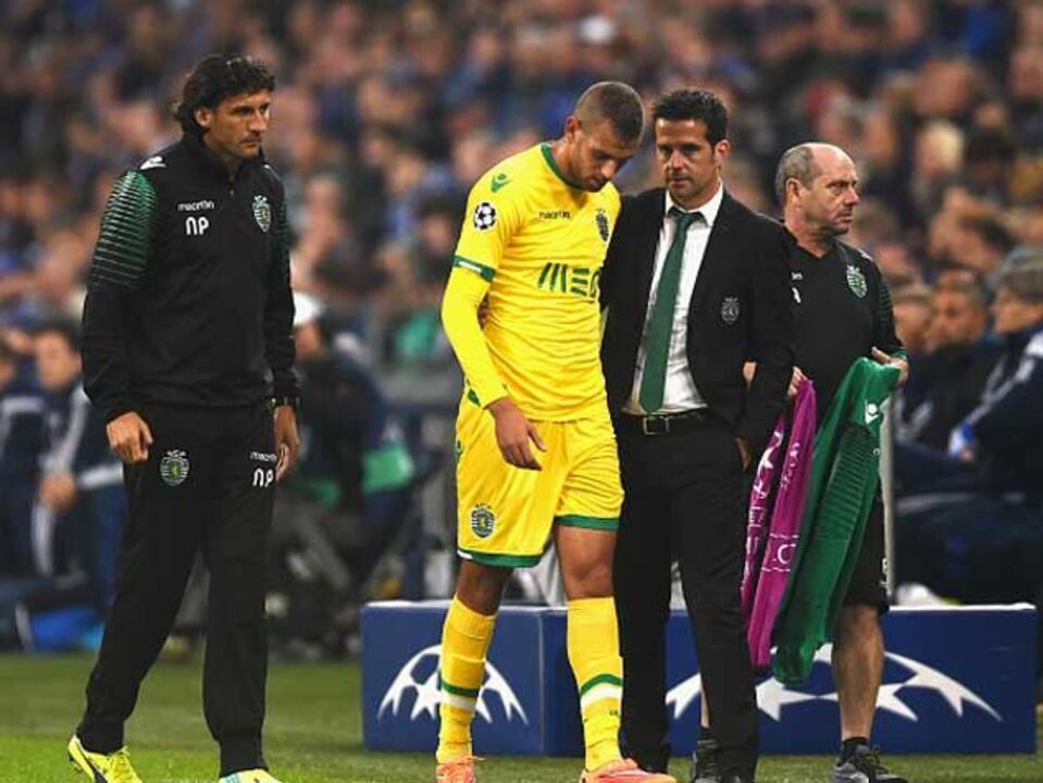 Slimani sai lesionado