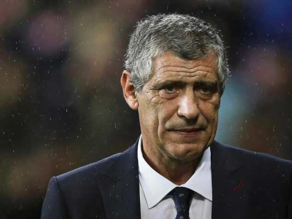 Fernando Santos atento no Dragão