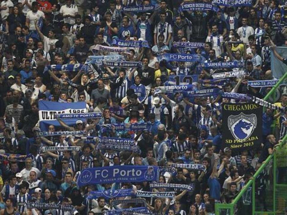 Estádio do Arouca vandalizado por adeptos portistas