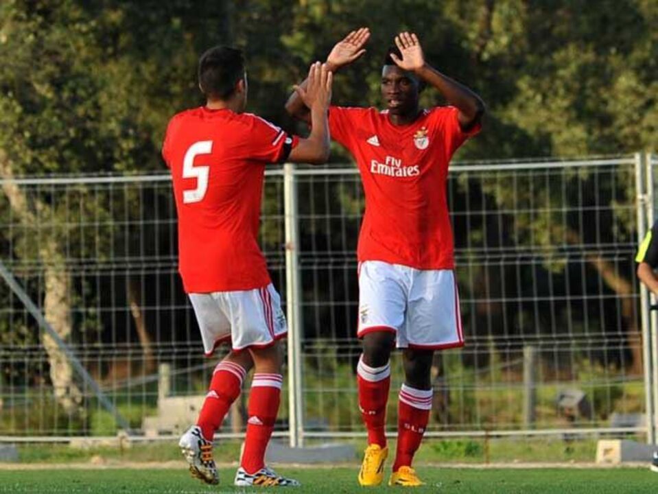 Juniores: Benfica vence Estoril (3-1)