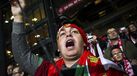 Adeptos portugueses vestidos a rigor
