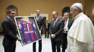 Papa Francisco 'perseguido' pelo futebol...