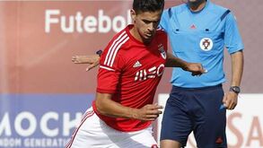 Benfica B-Santa Clara, 1-1: Açorianos astutos levam um ponto do Seixal