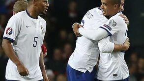 Baliza simpática até ao cair do pano