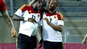 Angola goleia e volta à corrida