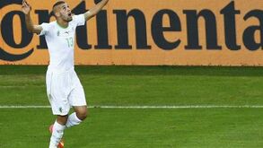 Slimani em grande na vitória da Argélia