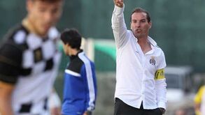 Plantel principal goleia juniores