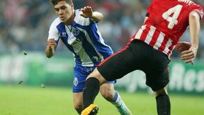 Quintero no meio e... Quaresma, claro