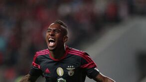 Talisca imita Vata 26 anos depois