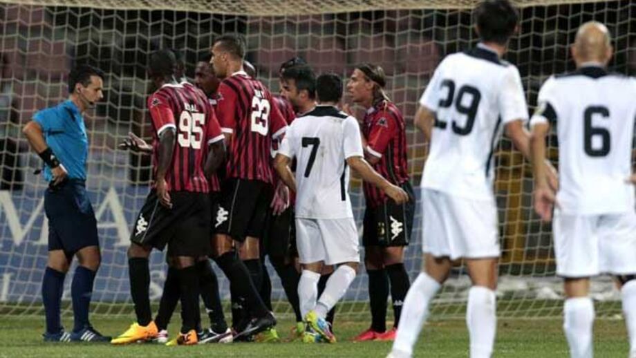 Olhanense-Farense, 1-3: Regresso polémico e emotivo do clássico algarvio