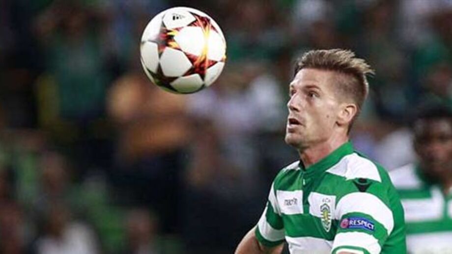 É Adrien e mais dez