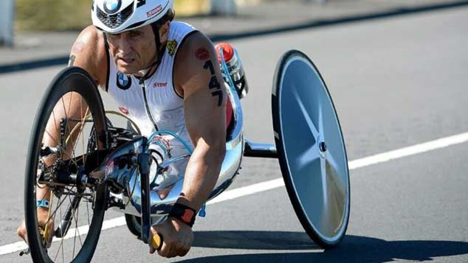 Alessandro Zanardi acelera no Ironman