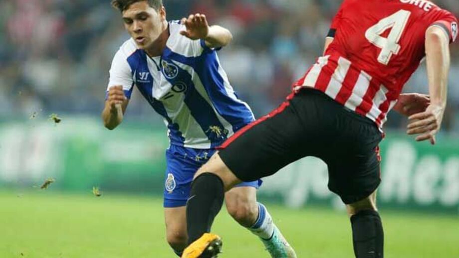 Quintero no meio e... Quaresma, claro