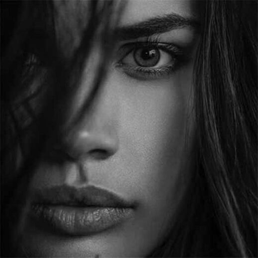 Sara Sampaio rainha em livro dedicado à nudez
