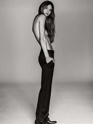 Sara Sampaio rainha em livro dedicado à nudez