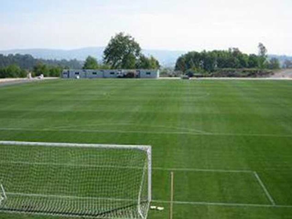 Colocada nova cobertura no sintético da cidade desportiva de Paredes
