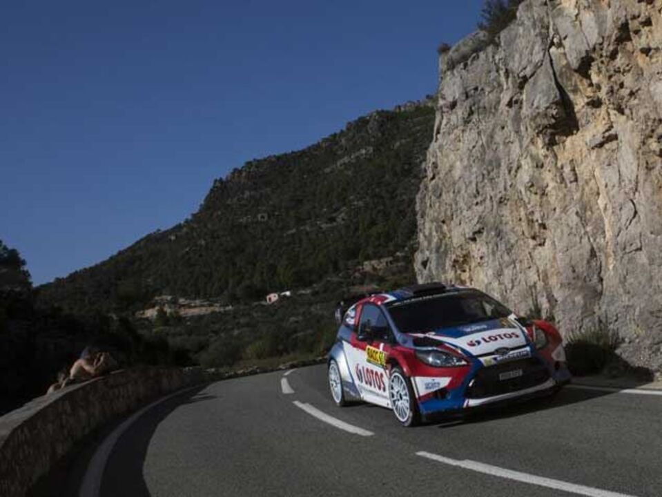 Veículos de competição vão poder circular nas estradas 