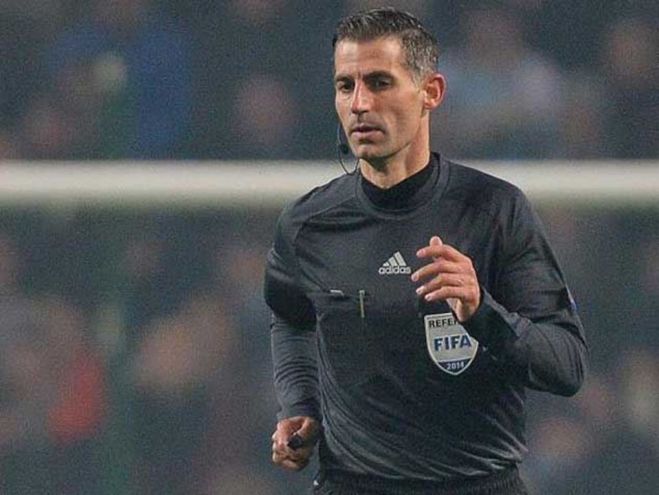 Tasos Sidiropoulos arbitra Portugal-Arménia