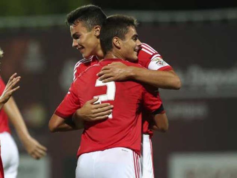 Iniciados: Benfica vence Oeiras (2-0)