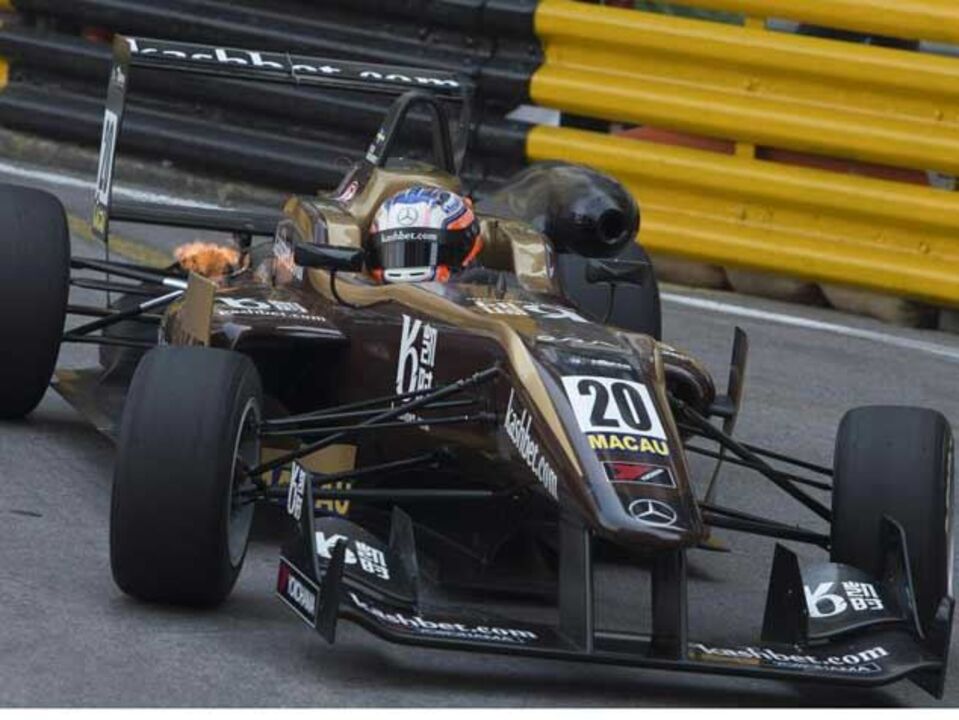 Felix Rosenqvist conquista dobradinha na Fórmula 3