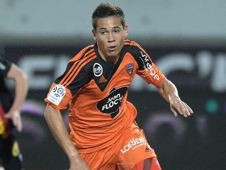 Raphaël Guerreiro soma terceiro jogo seguido a marcar