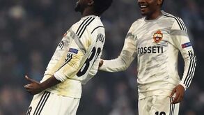 Grupo E: Manchester City avermelhado e... afundado