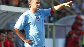 Oliveirense-Santa Clara, 1-0: Golo nos descontos dá liderança