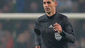 Tasos Sidiropoulos arbitra Portugal-Arménia