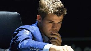 Xadrez: Magnus Carlsen revalida título mundial