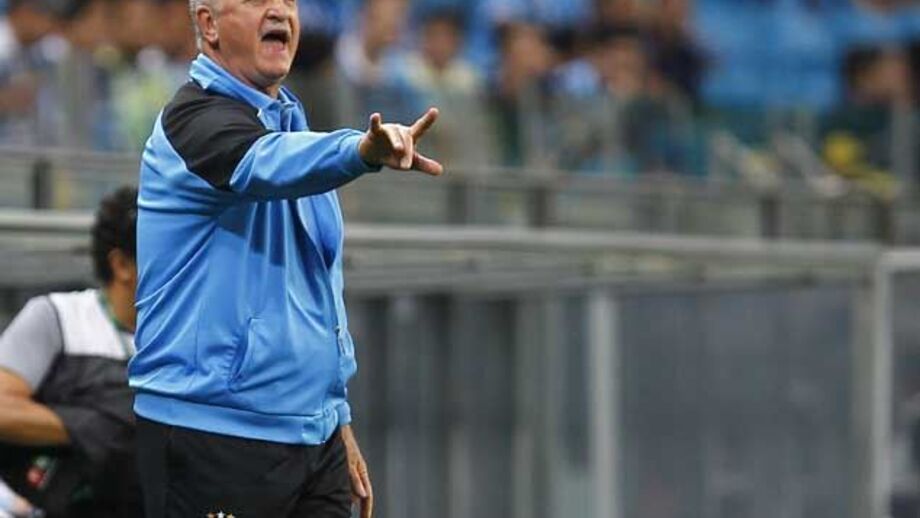 Autogolo dá vitória ao Grémio de Scolari