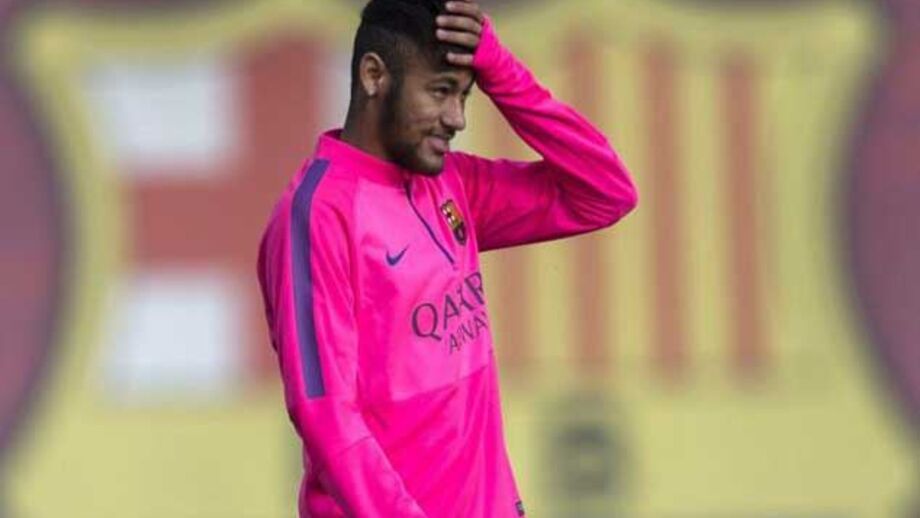 Neymar chega atrasado ao treino e arrisca multa