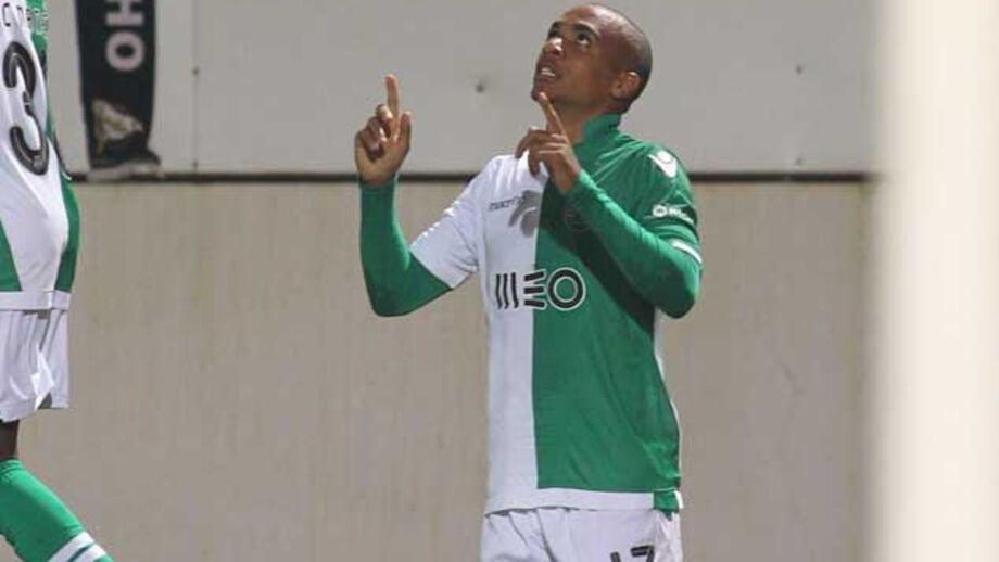 João Mário é dos jogadores com vencimento mais baixo