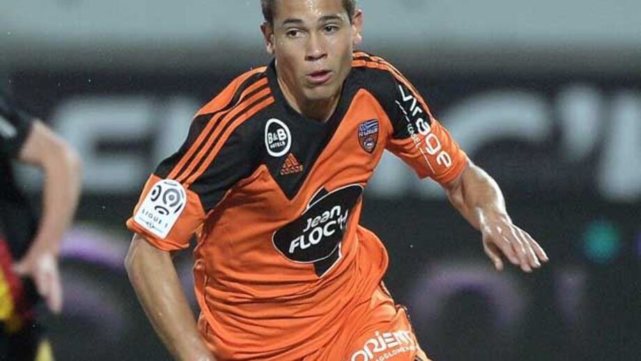 Raphaël Guerreiro soma terceiro jogo seguido a marcar